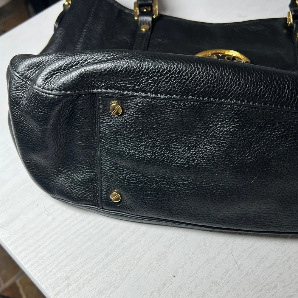Tory Burch Black Leather Shoulder Bag with Gold Accents D10
